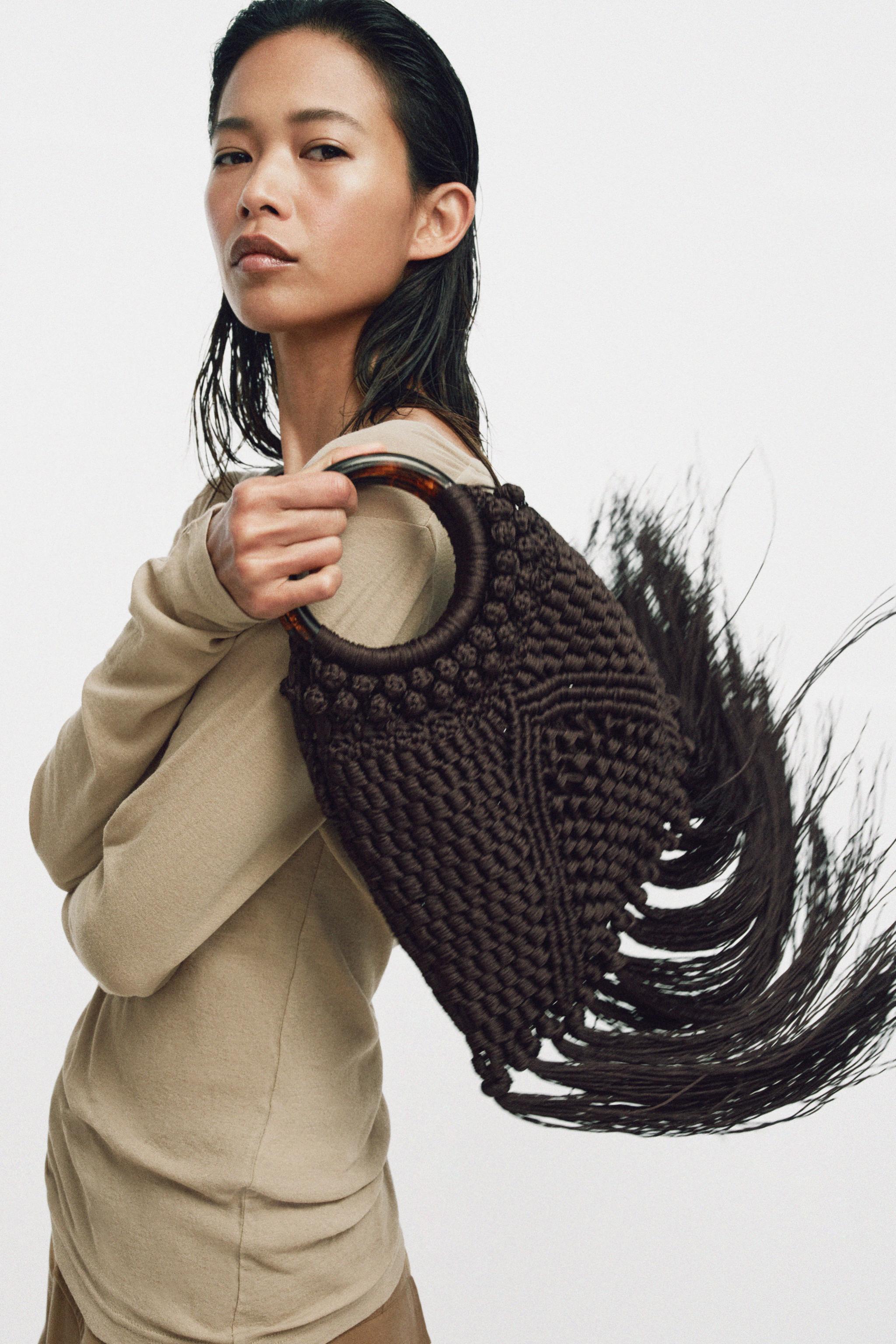 SAC EN TISSU À NŒUDS ET FRANGES